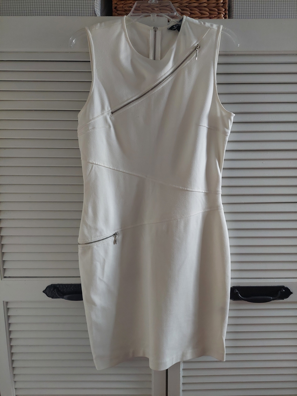 Sharagano White Sleeveless Zip-Detail Sheath Dress